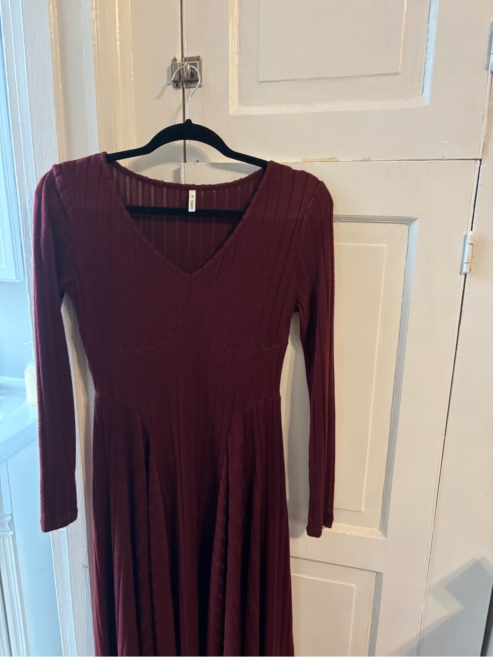 HALARA Maroon Ribbed V‑Neck Long Sleeve Dress